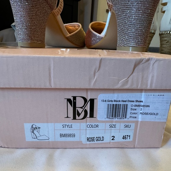 Worn once, size 2 Badgley Mischka girls heels - Picture 6 of 7